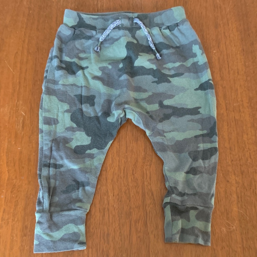 🍓3/$10 Joe Fresh Green Camouflage Kids Joggers size 6-12m